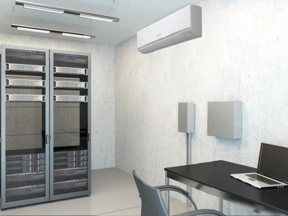 Fuji Electric Професионална серия Стенен тип инвертор,  RSG30LMTA капацитет  30 000 Btu, R410A, 8.5 kW