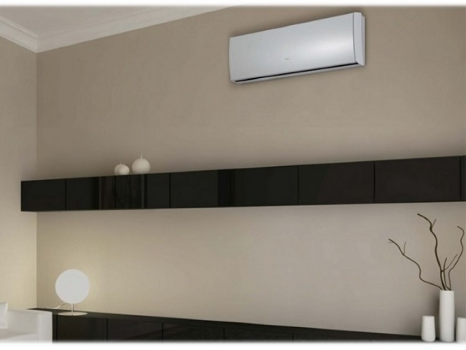 Fujitsu GENERAL Стенен тип инвертор, Дизайнерска серия ASHG09LUCA, капацитет 9 000 Btu, R410A, 2.5 kW