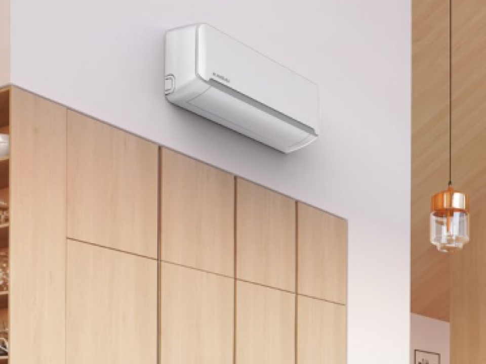 Kaisai Care Стенен тип инвертор KWC-12CGI капацитет 12 000 Btu, R32, 3.5 kW